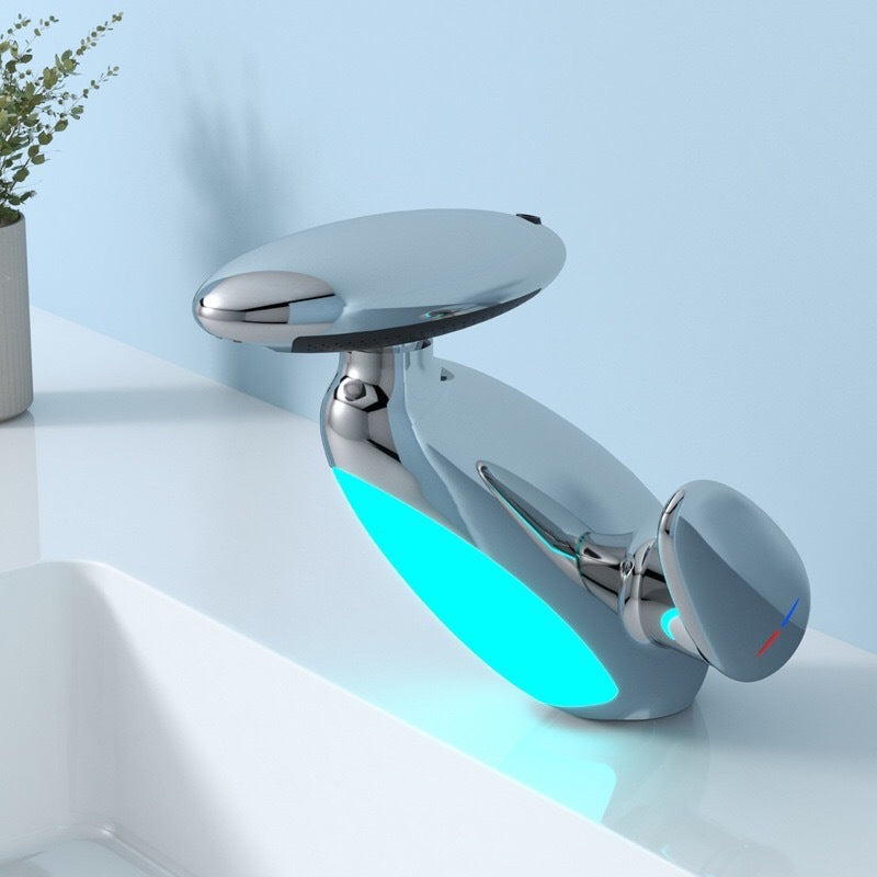 Luxury Penguin Faucet – 4-Mode Pull-Out Sink Tap with LED & Swivel Design