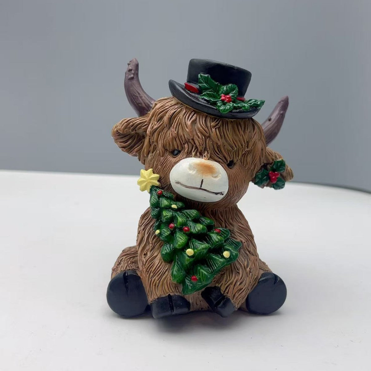 🎄 Highland Cow with Gift – Adorable Christmas Tabletop Statue for Cozy Holiday Décor