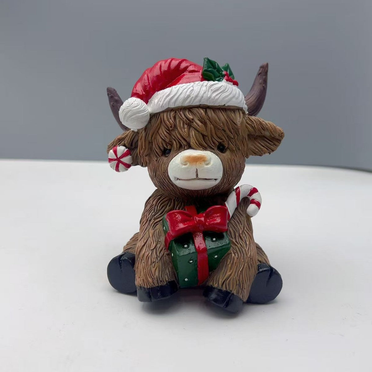 🎄 Highland Cow with Gift – Adorable Christmas Tabletop Statue for Cozy Holiday Décor