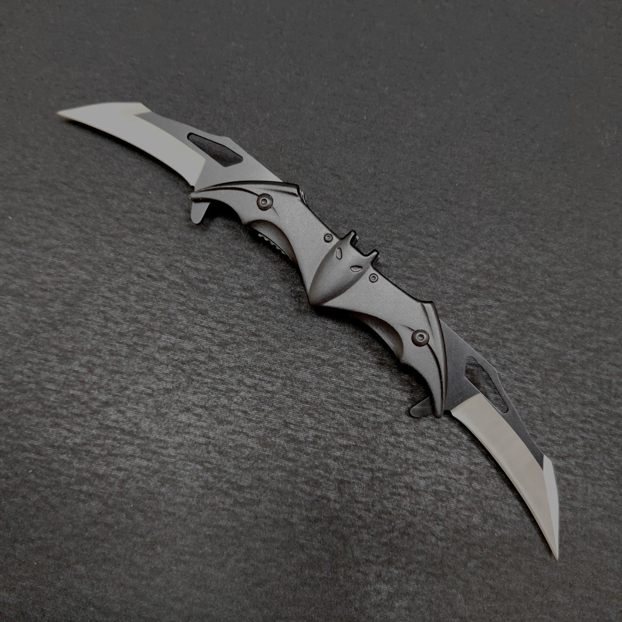 Batman-Style Dual Blade Folding Knife 🦇 – Outdoor Butterfly Bat Knife