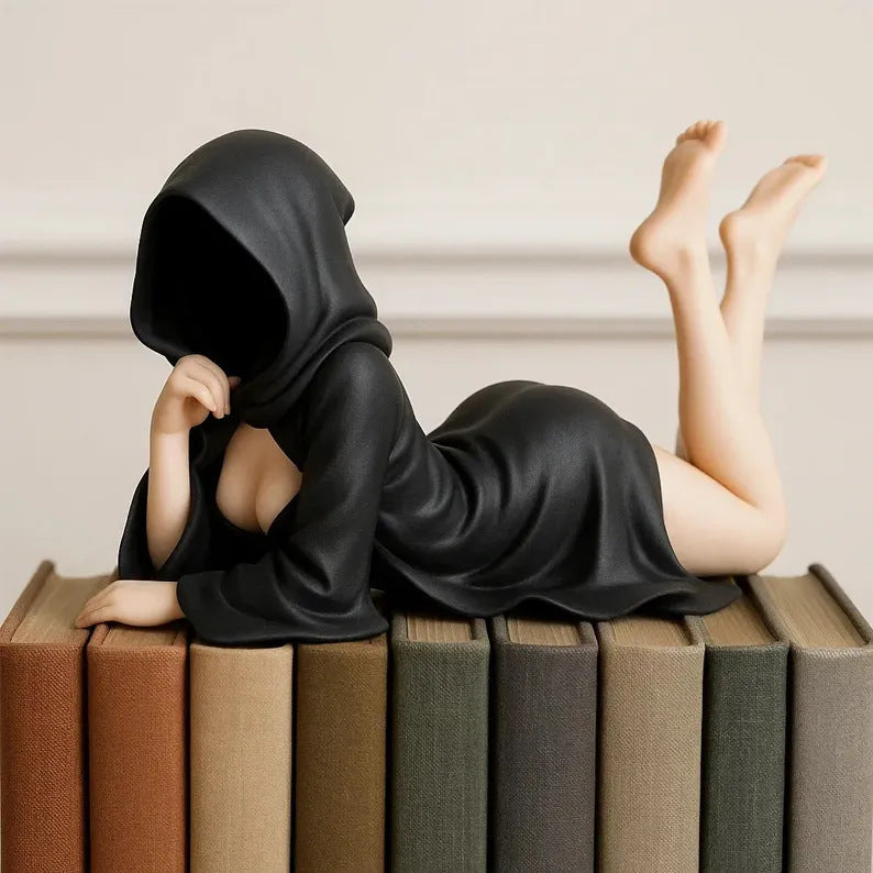 Gothic Mysterious Queen Statue – Dark Aesthetic Shelf & Garden Decor