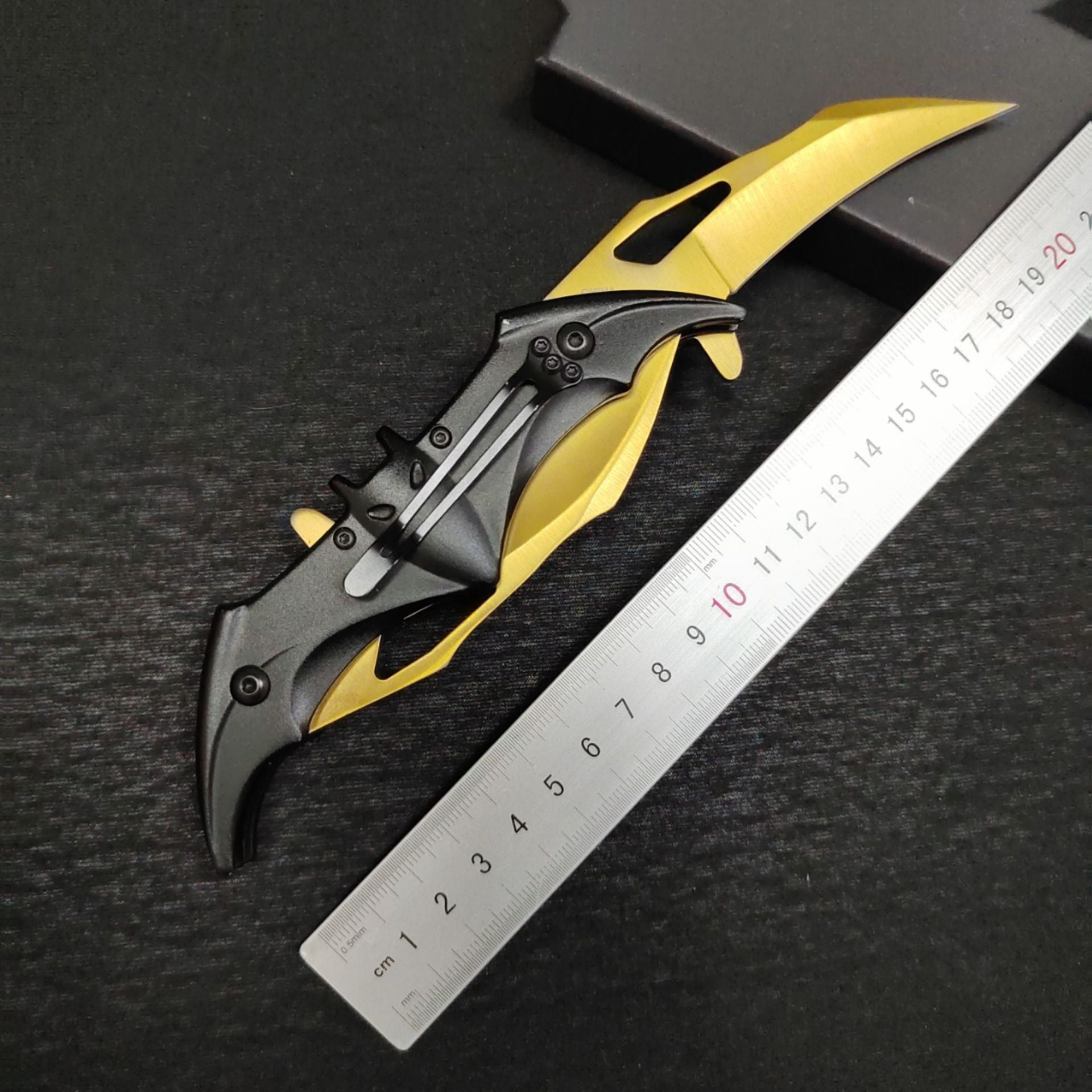 Batman-Style Dual Blade Folding Knife 🦇 – Outdoor Butterfly Bat Knife