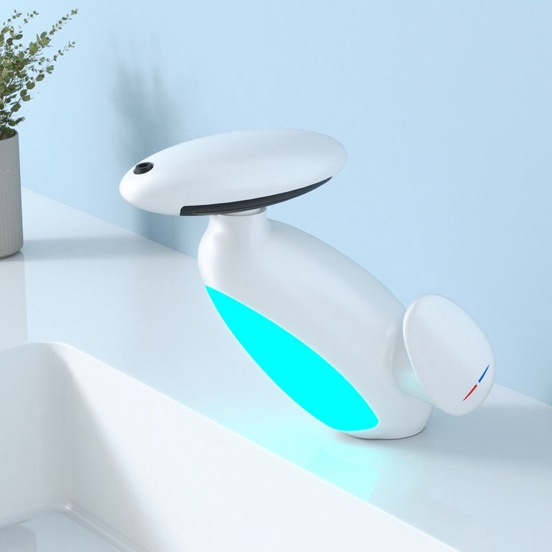 Luxury Penguin Faucet – 4-Mode Pull-Out Sink Tap with LED & Swivel Design