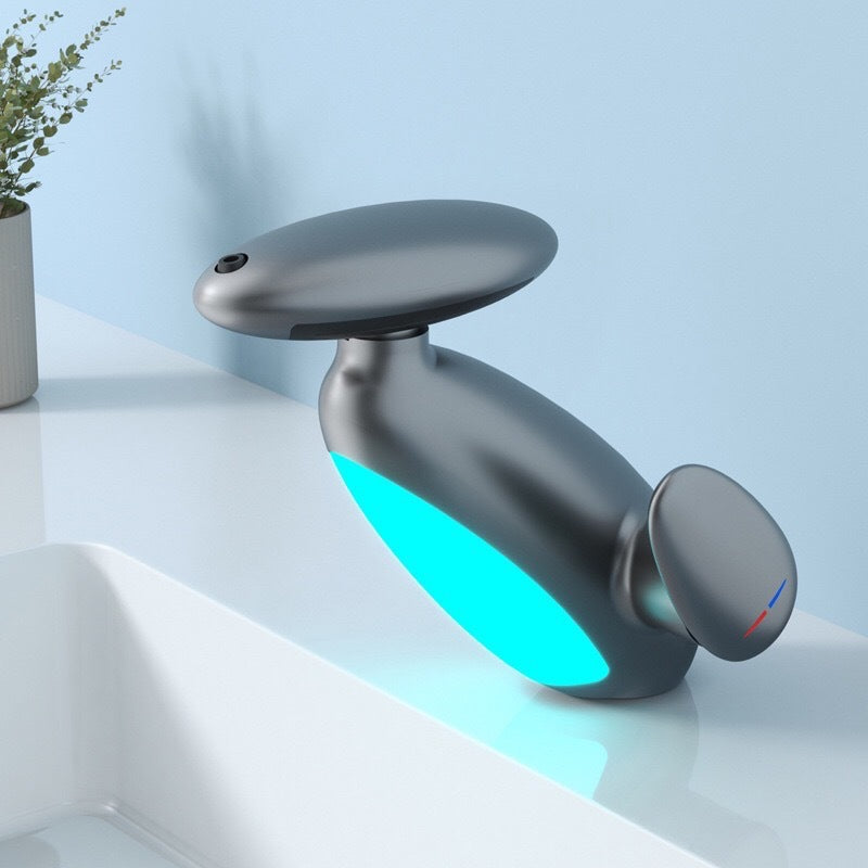 Luxury Penguin Faucet – 4-Mode Pull-Out Sink Tap with LED & Swivel Design