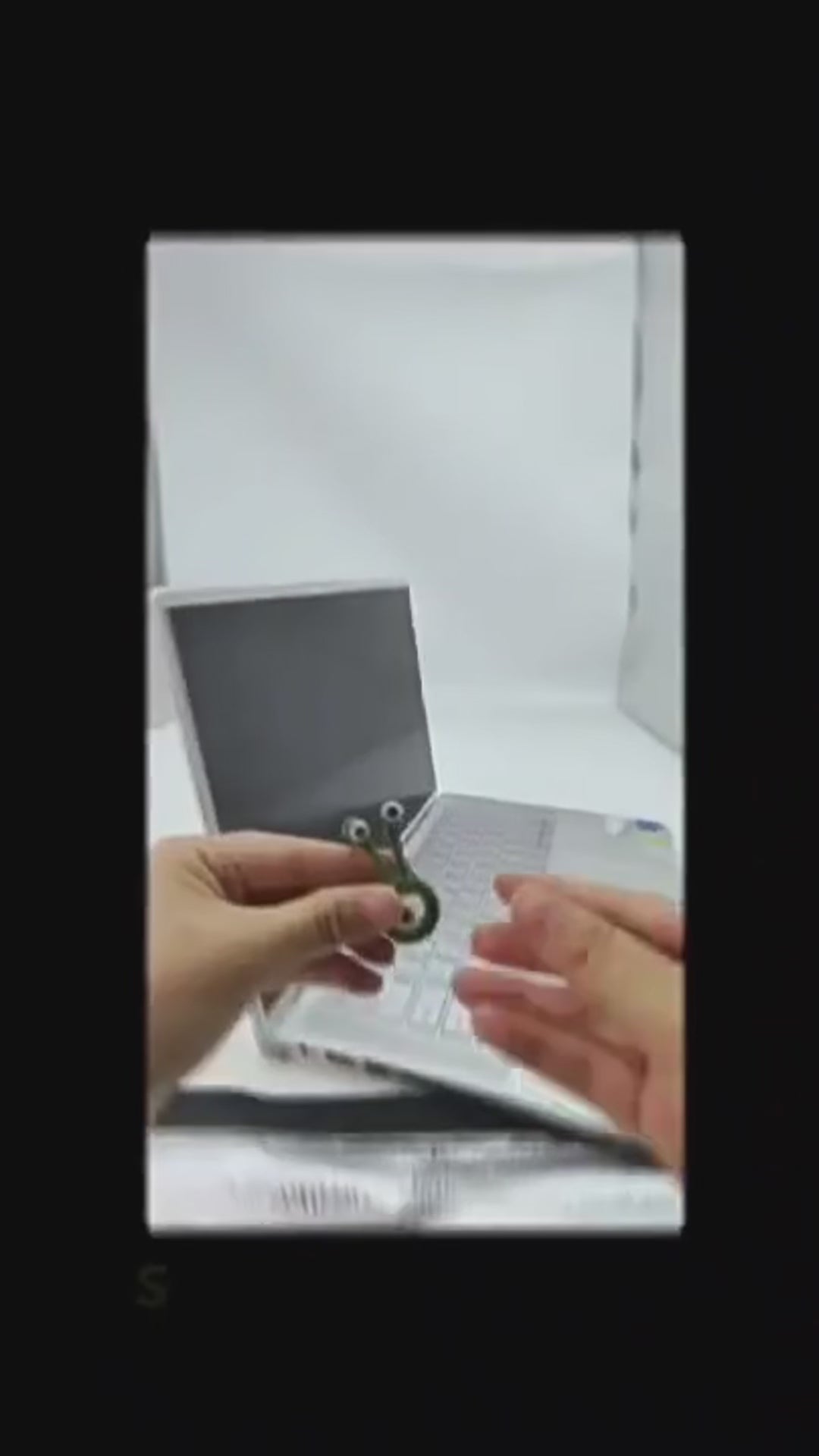 Snail stand is a compact and portable plastic tool for desktop laptops | FREE SHIPPING